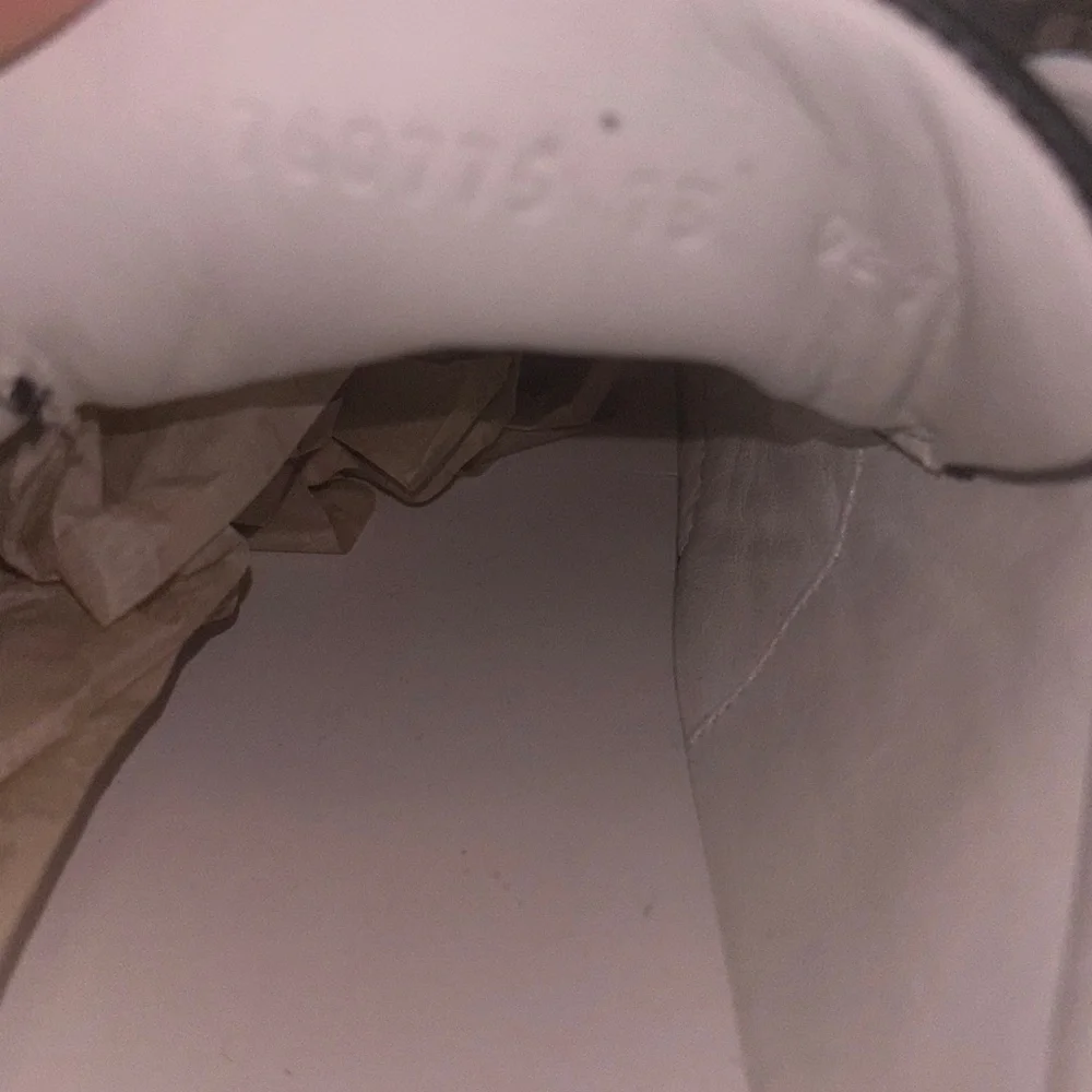 Gucci Black Leather Sneakers with Red and Green Accents. Accepting all offers! - Picture 5 of 10